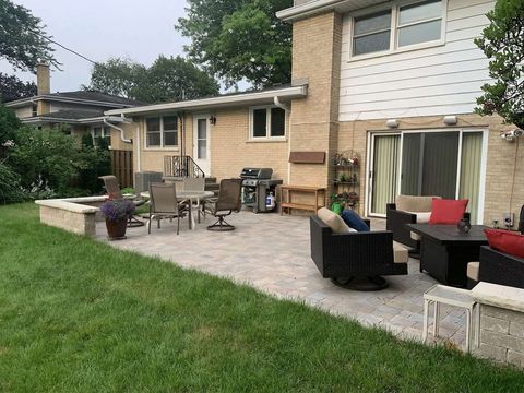 Tiny photo for 331 S Rammer Avenue, Arlington Heights, IL 60004 (MLS # 12570711)