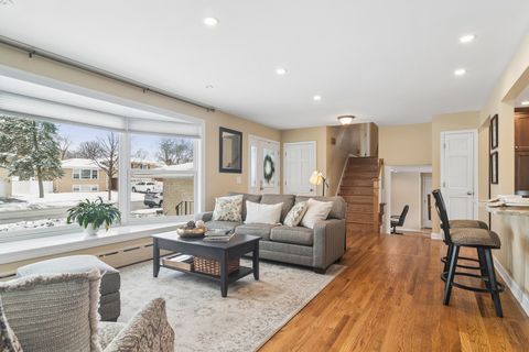 Tiny photo for 331 S Rammer Avenue, Arlington Heights, IL 60004 (MLS # 12570711)