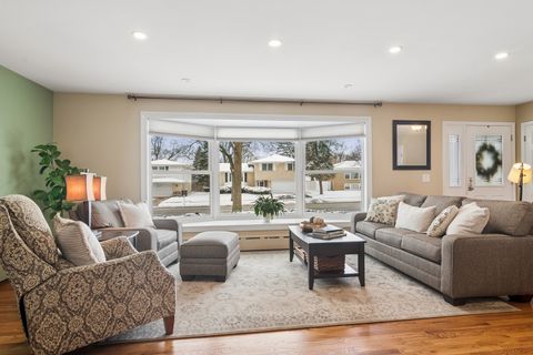 Tiny photo for 331 S Rammer Avenue, Arlington Heights, IL 60004 (MLS # 12570711)