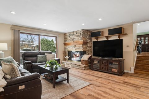 Tiny photo for 331 S Rammer Avenue, Arlington Heights, IL 60004 (MLS # 12570711)