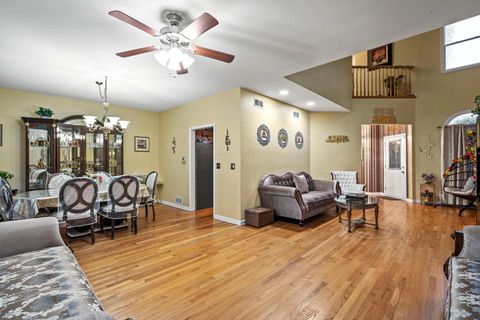 Tiny photo for 6725 N Cicero Avenue, Lincolnwood, IL 60712 (MLS # 12479955)