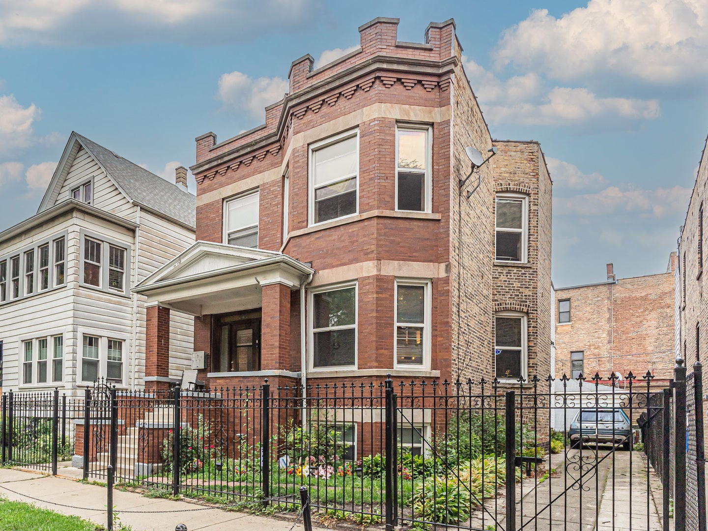 2441 N Hamlin Avenue