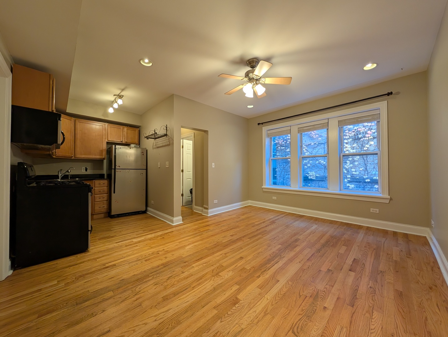 6812 N Wayne Avenue 3C