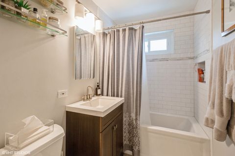 Tiny photo for 208 South Boulevard #D, Evanston, IL 60202 (MLS # 12592611)