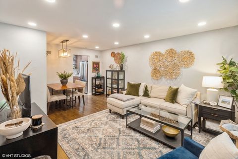 Tiny photo for 208 South Boulevard #D, Evanston, IL 60202 (MLS # 12592611)