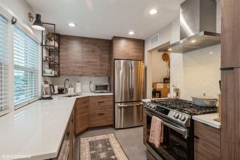 Tiny photo for 208 South Boulevard #D, Evanston, IL 60202 (MLS # 12592611)
