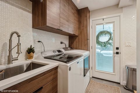 Tiny photo for 208 South Boulevard #D, Evanston, IL 60202 (MLS # 12592611)