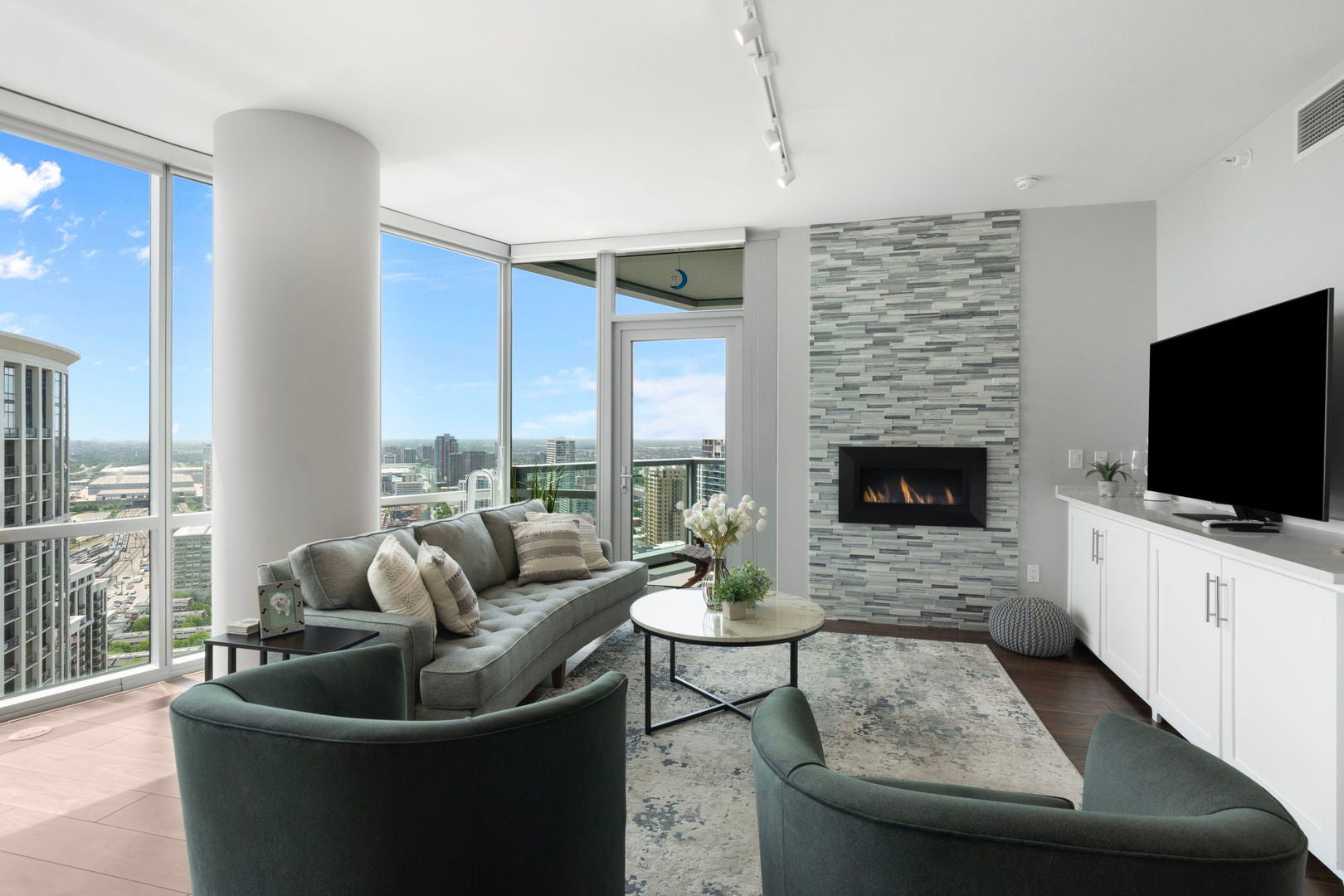 1201 S Prairie Avenue 3605