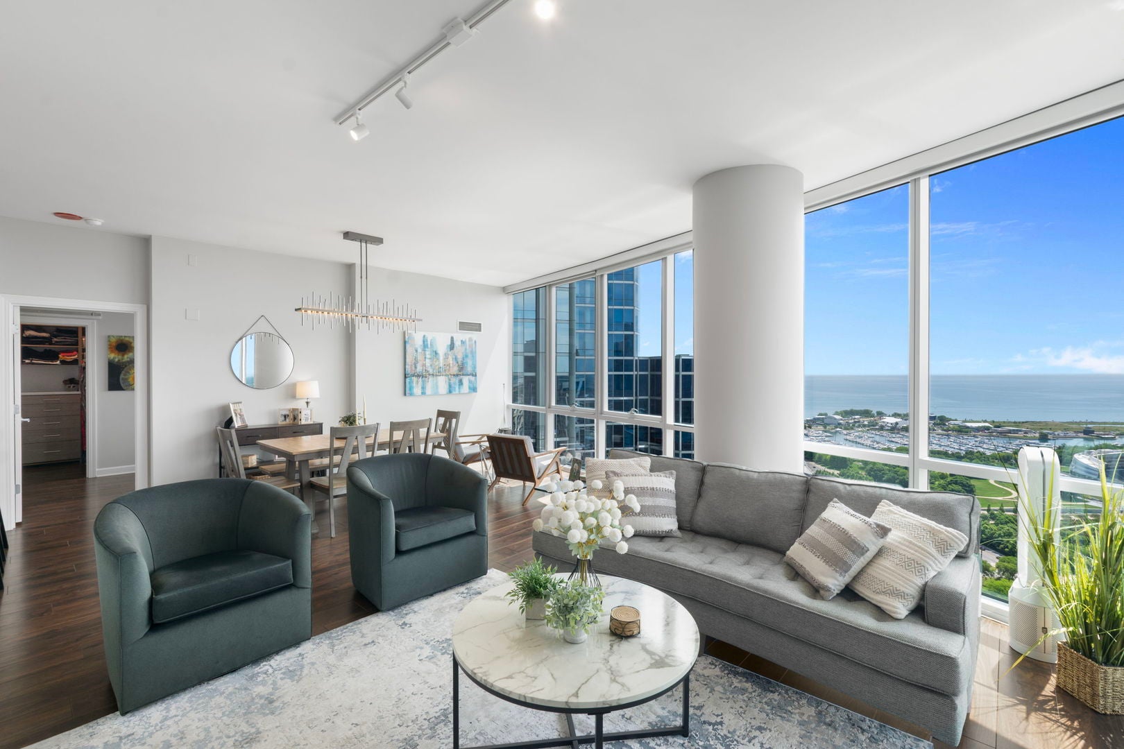 1201 S Prairie Avenue 3605