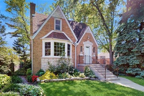 5247 Greenwood Street Skokie IL 60077