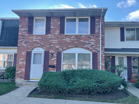 Photo of 944 Miller Avenue, Streamwood, IL 60107 (MLS # 12501618) Photo of 944 Miller Avenue, Streamwood, IL 60107 (MLS # 12501618)