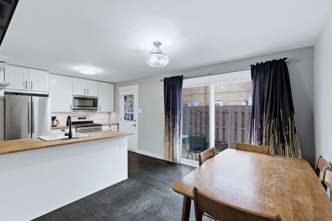 Tiny photo for 200 Linn Court #C, North Aurora, IL 60542 (MLS # 12576795)