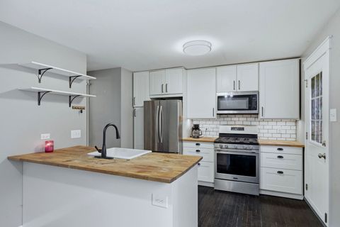 Tiny photo for 200 Linn Court #C, North Aurora, IL 60542 (MLS # 12576795)