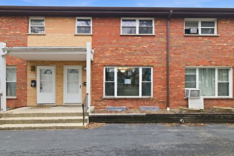 Photo of 200 Linn Court #C, North Aurora, IL 60542 (MLS # 12576795)