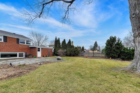 Tiny photo for 713 S William Street, Mount Prospect, IL 60056 (MLS # 12571893)