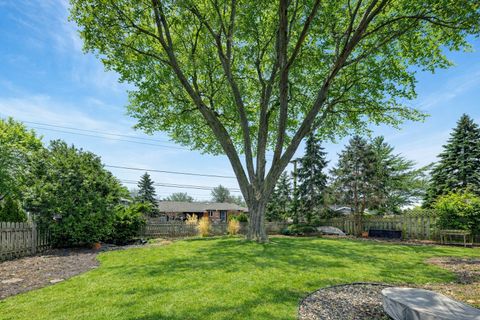 Tiny photo for 713 S William Street, Mount Prospect, IL 60056 (MLS # 12571893)
