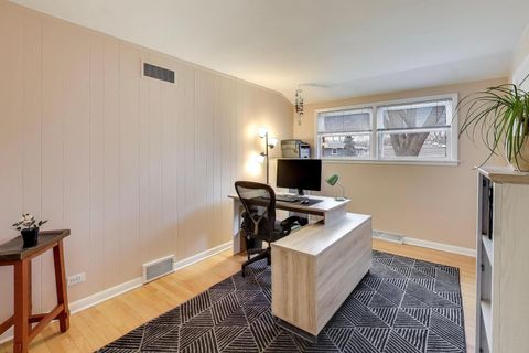 Tiny photo for 713 S William Street, Mount Prospect, IL 60056 (MLS # 12571893)