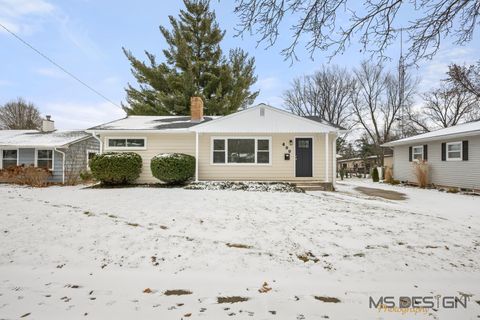 Photo of 400 Kishwaukee Drive, Sycamore, IL 60178 (MLS # 12547889)