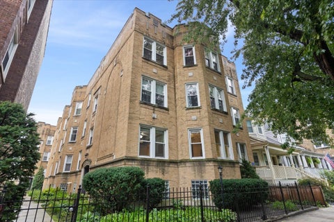 Photo of 1531 W Rosemont Avenue #1N, Chicago, IL 60660 (MLS # 12773847)
