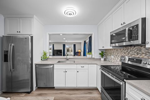 Tiny photo for 267 Timber Hill Road, Buffalo Grove, IL 60089 (MLS # 12557496)