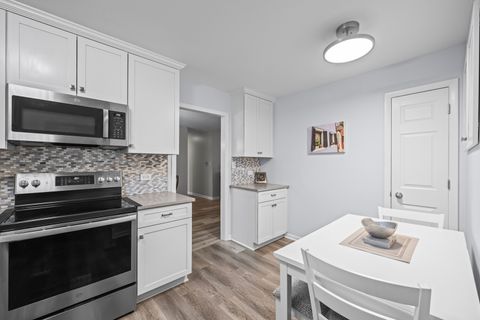 Tiny photo for 267 Timber Hill Road, Buffalo Grove, IL 60089 (MLS # 12557496)