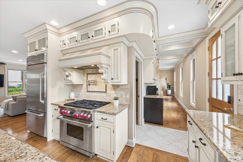 Tiny photo for 420 N Lincoln Street, Hinsdale, IL 60521 (MLS # 12768385)