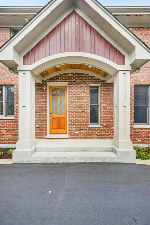 Tiny photo for 420 N Lincoln Street, Hinsdale, IL 60521 (MLS # 12768385)