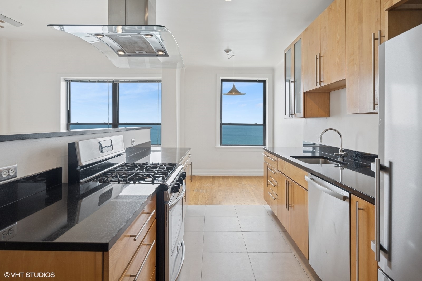 1205 W Sherwin Avenue 811