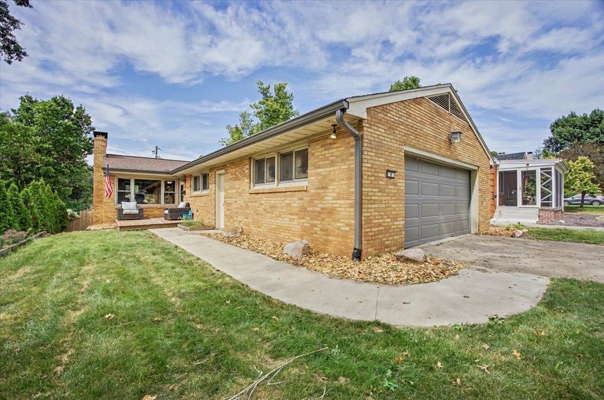 8 Briarwood Avenue