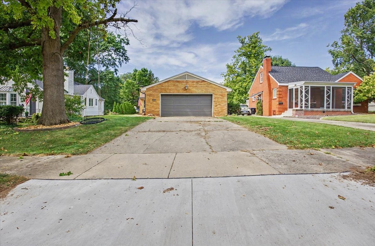 8 Briarwood Avenue