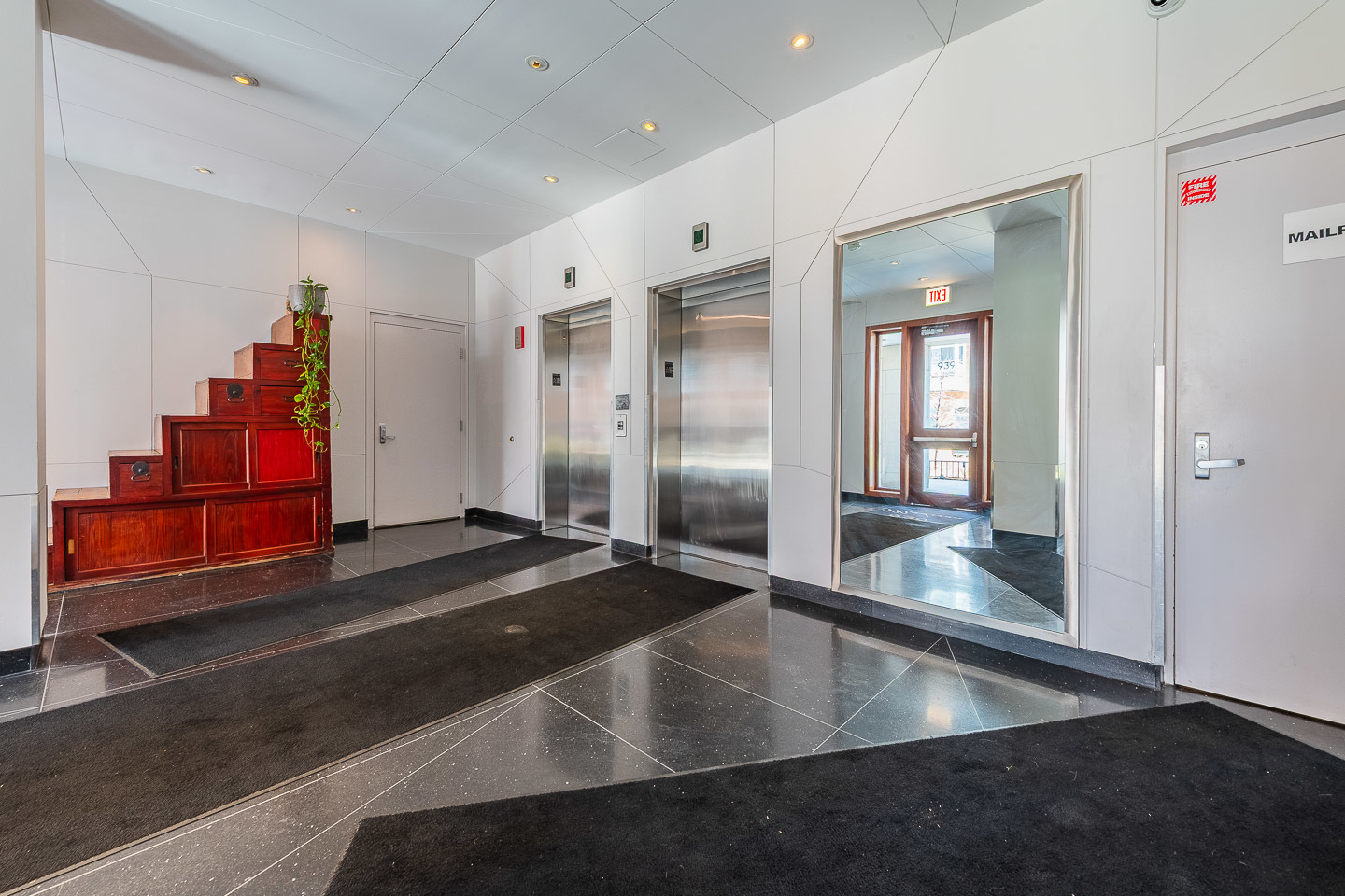 939 W Madison Street 403