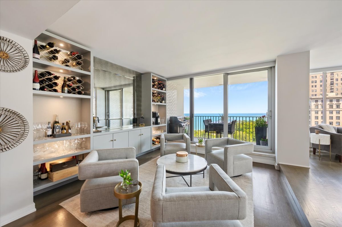 1000 N Lake Shore Plaza 12B