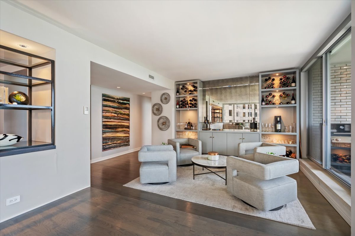 1000 N Lake Shore Plaza 12B