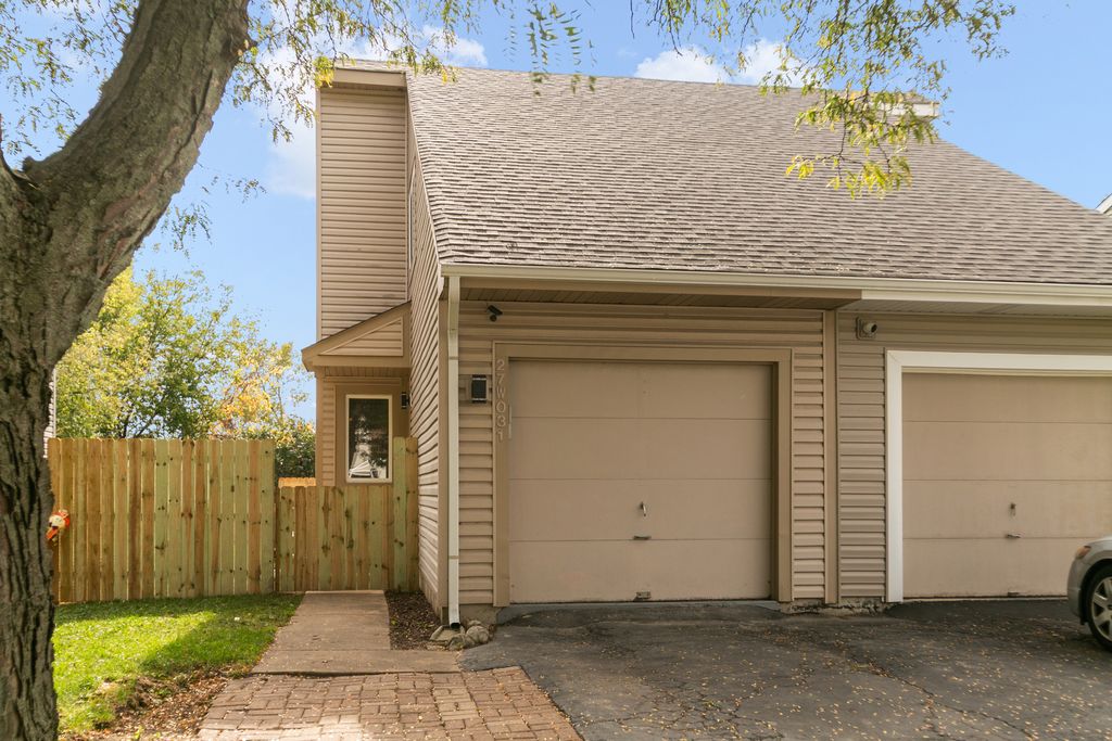 Photo for 27W031 Cooley Avenue, Winfield, IL 60190 (MLS # 12500989)