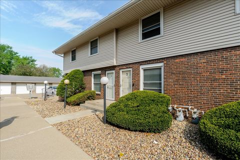 Tiny photo for 103 S Towanda Avenue #3, Normal, IL 61761 (MLS # 12620961)