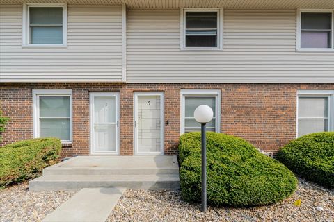 Photo of 103 S Towanda Avenue #3, Normal, IL 61761 (MLS # 12620961)