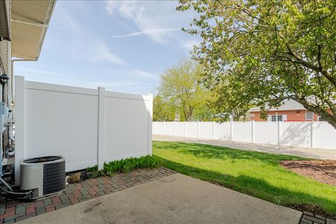 Tiny photo for 103 S Towanda Avenue #3, Normal, IL 61761 (MLS # 12620961)