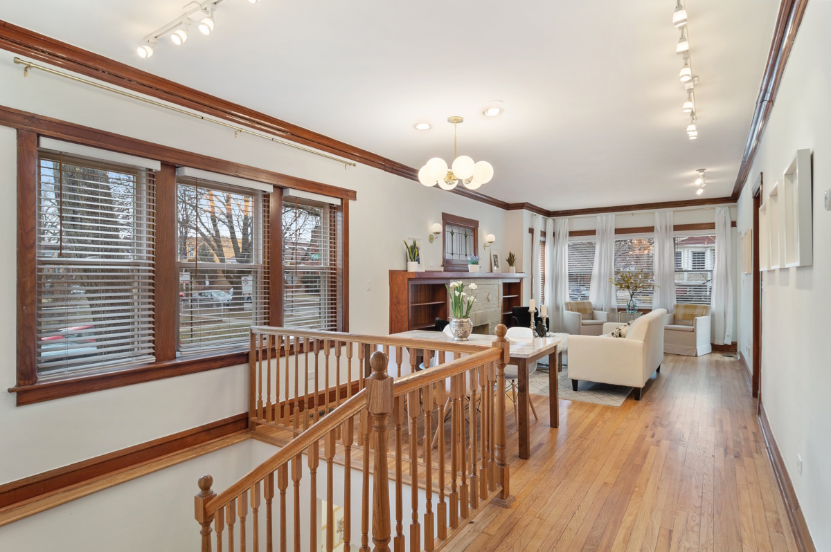 3805 W Roscoe Street 1E