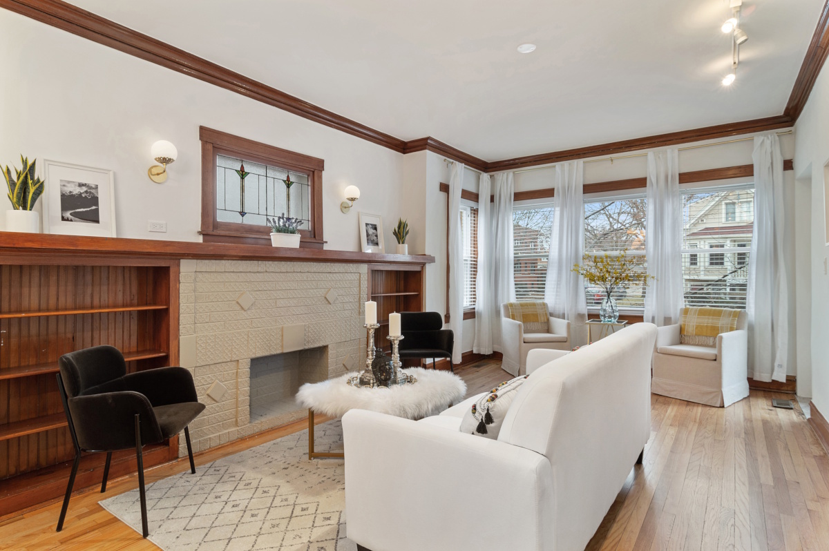 3805 W Roscoe Street 1E