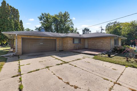Photo of 2916 School Street, Rockford, IL 61101 (MLS # 12479626)