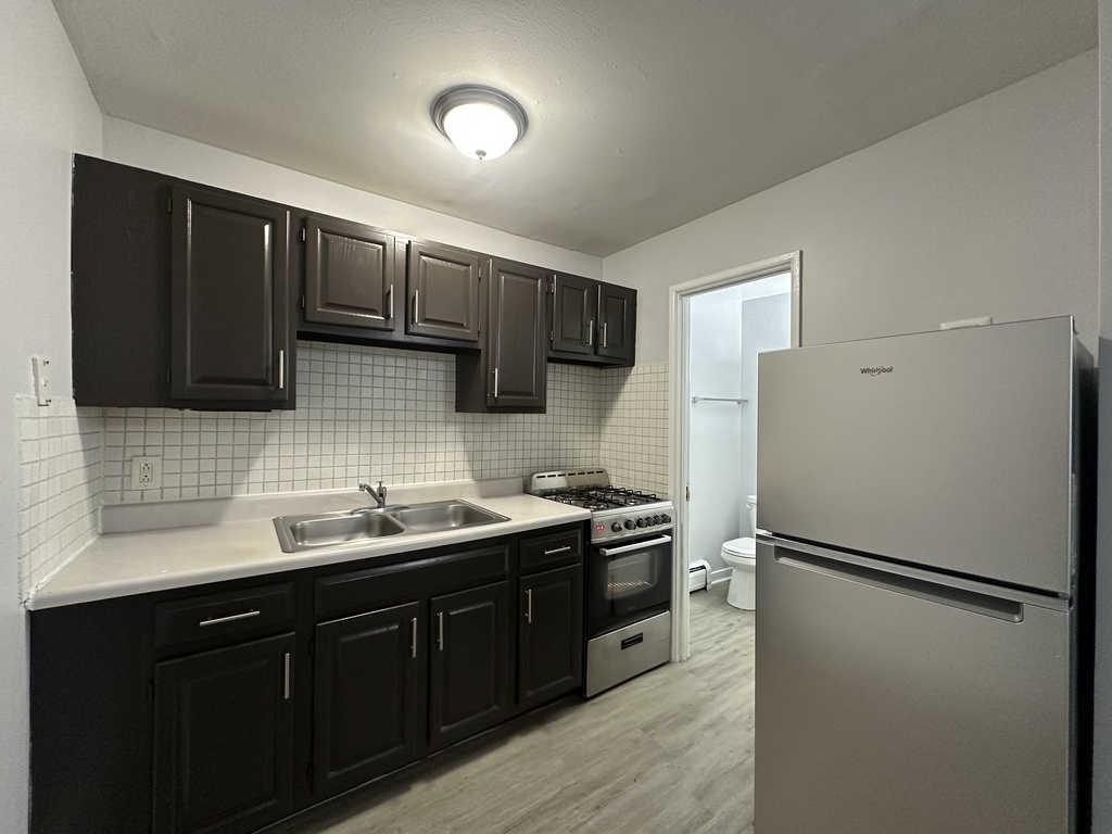 4537 N Dover Street 2D