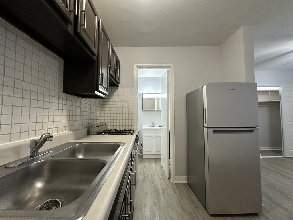 4537 N Dover Street 2D