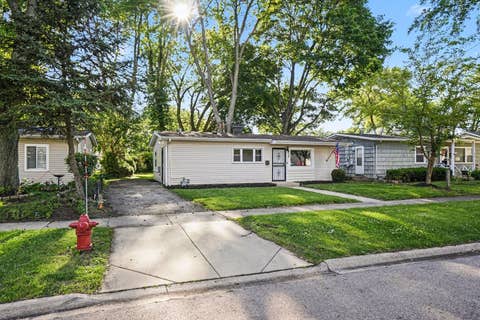 Photo of 828 Taylor Avenue, Aurora, IL 60506 (MLS # 12685048)