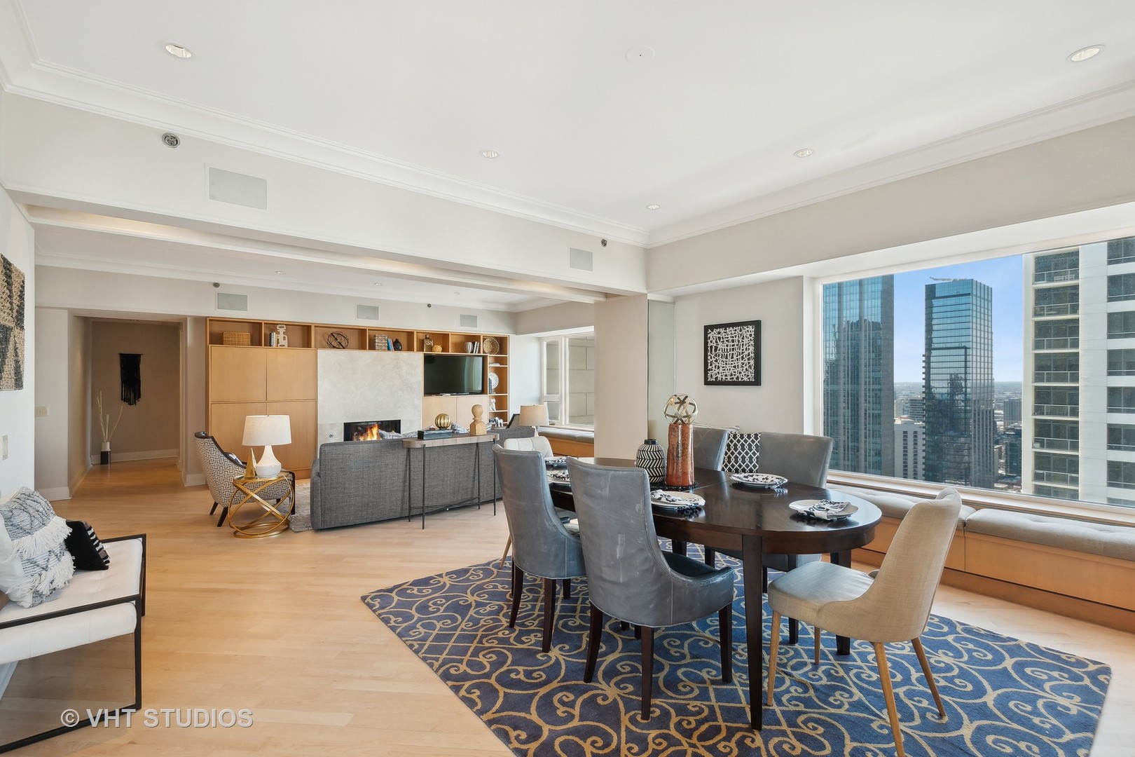800 N Michigan Avenue 3703