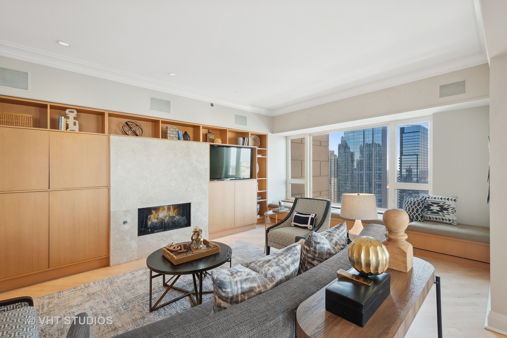 800 N Michigan Avenue 3703