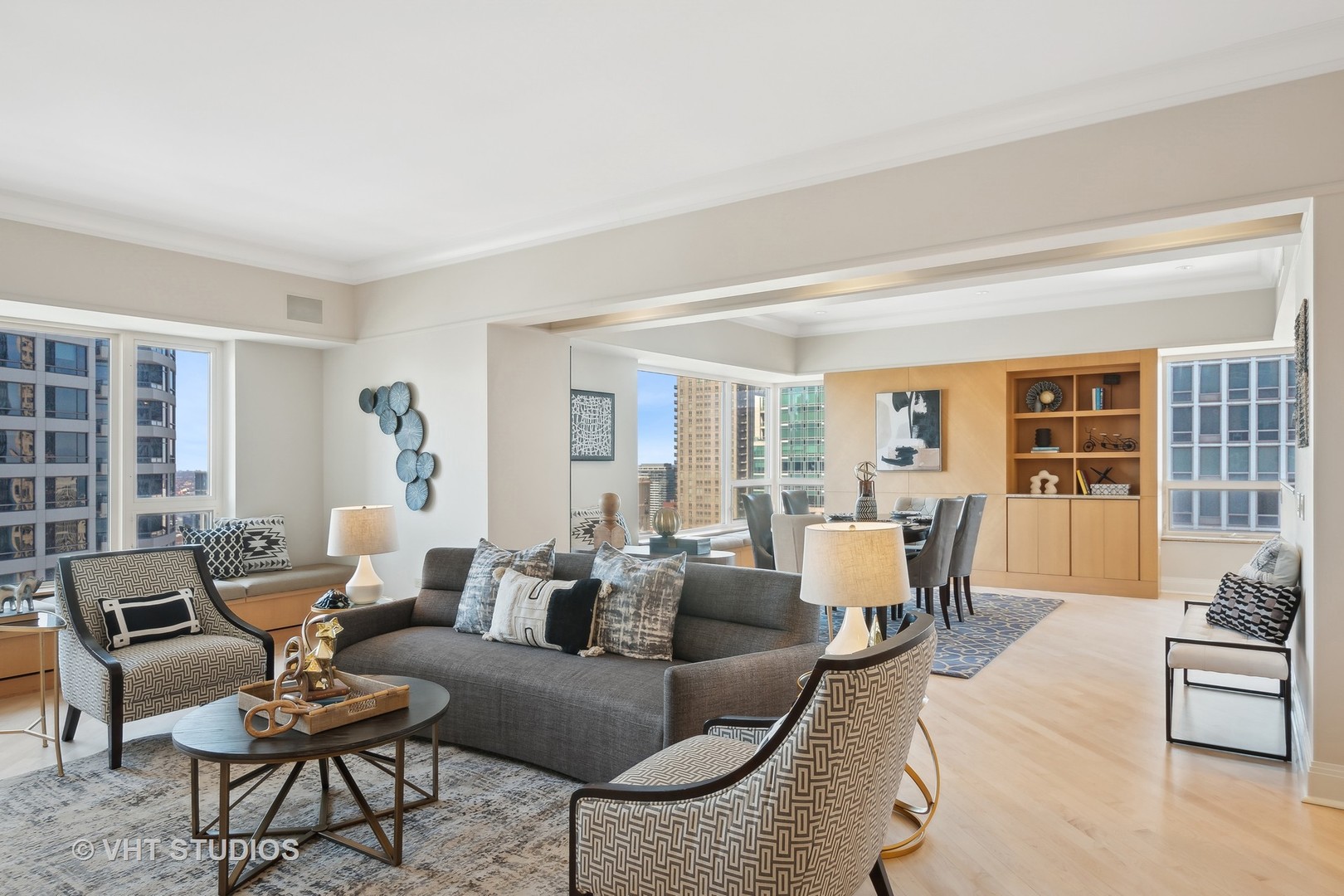 800 N Michigan Avenue 3703