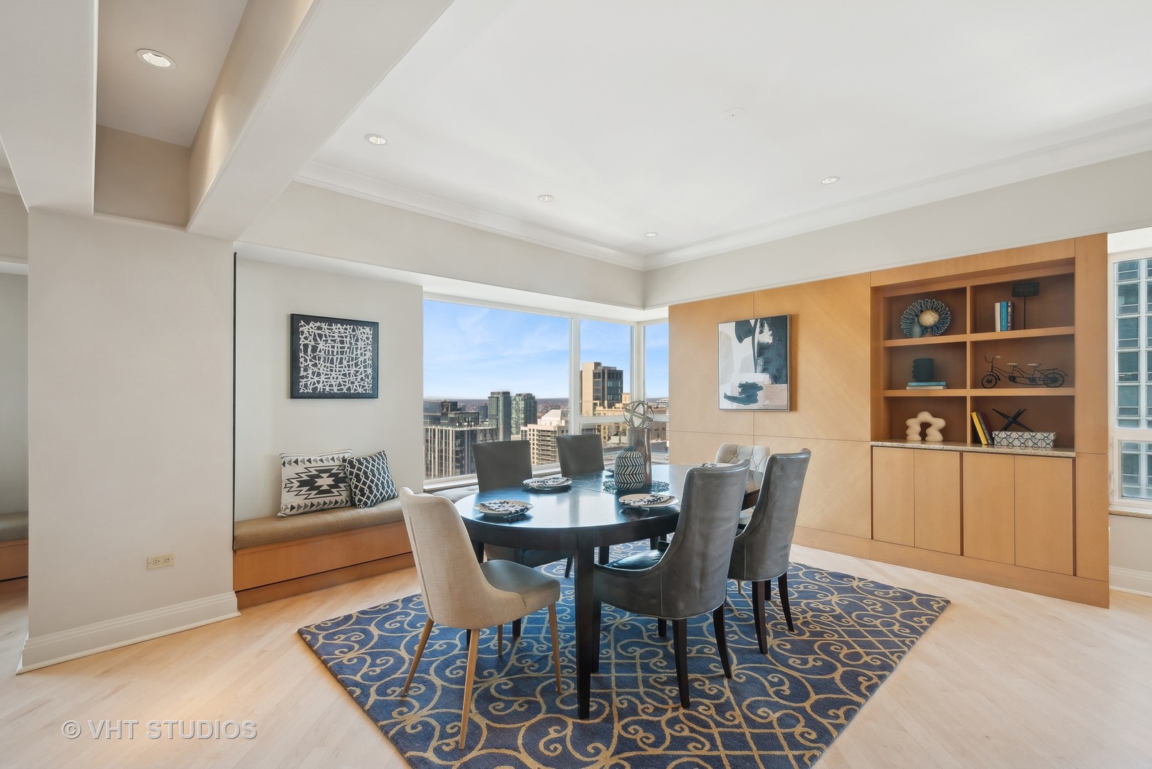 800 N Michigan Avenue 3703