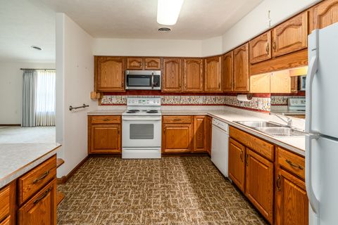 Tiny photo for 3206 Cherokee Drive, Marion, IL 62959 (MLS # 12642819)