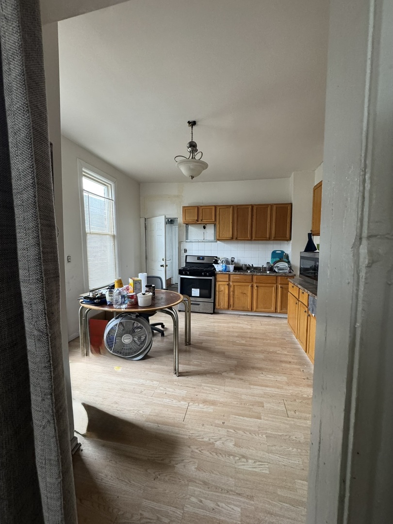 2127 S FAIRFIELD Avenue