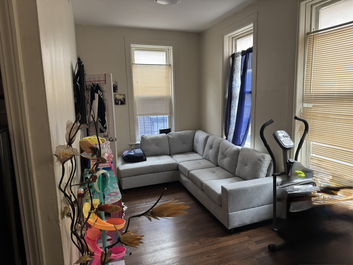 2127 S FAIRFIELD Avenue